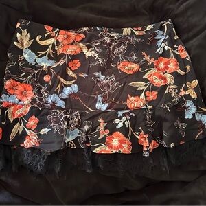 24W Who What Wear Floral Mini Skirt Lace Trim